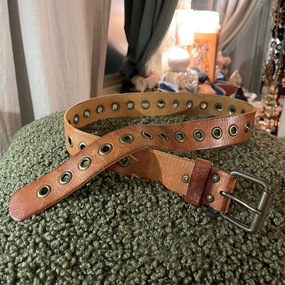 Brown Leather Grommet Belt -‎ med.